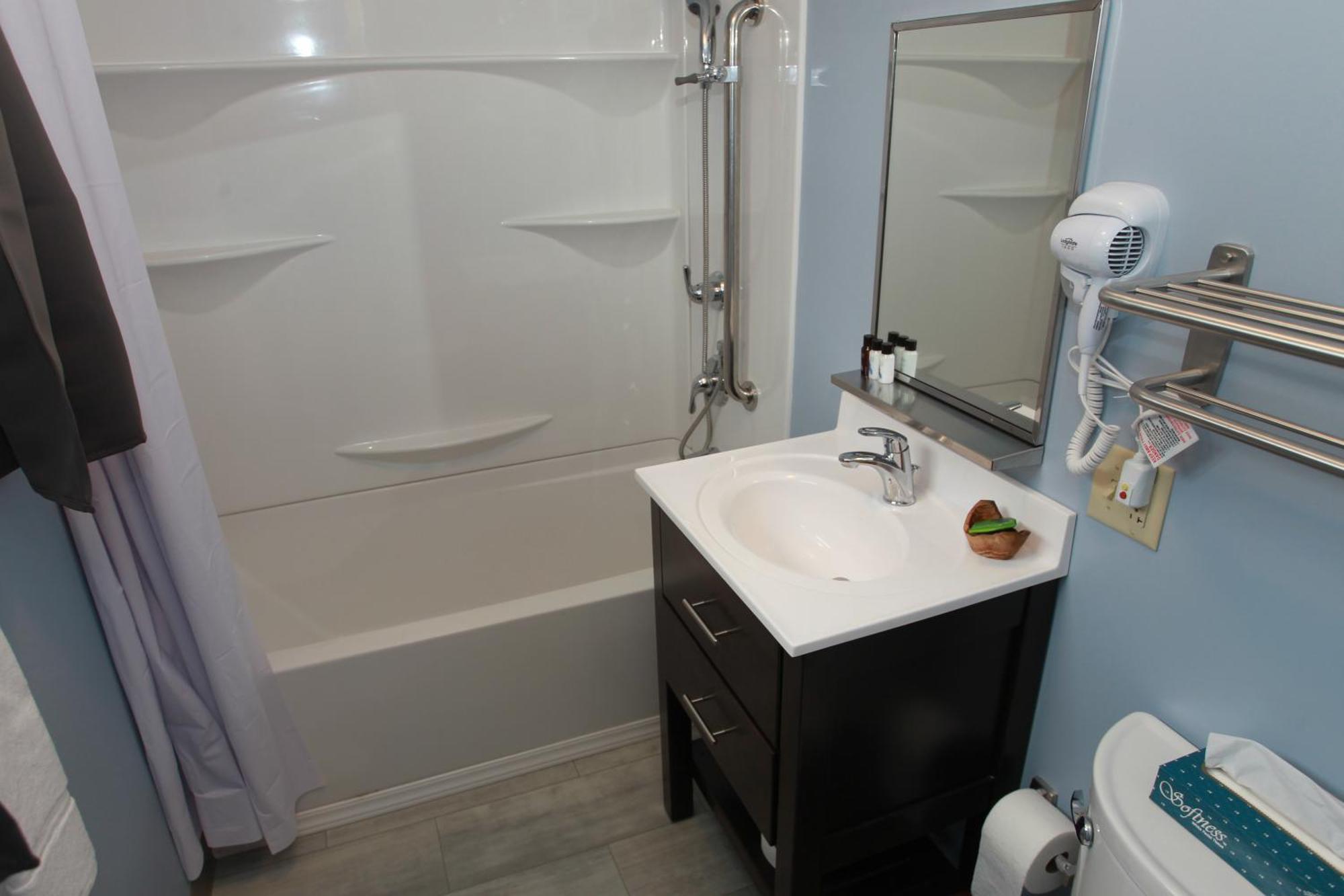 Wolastoq Inn And Suites Houlton Extérieur photo