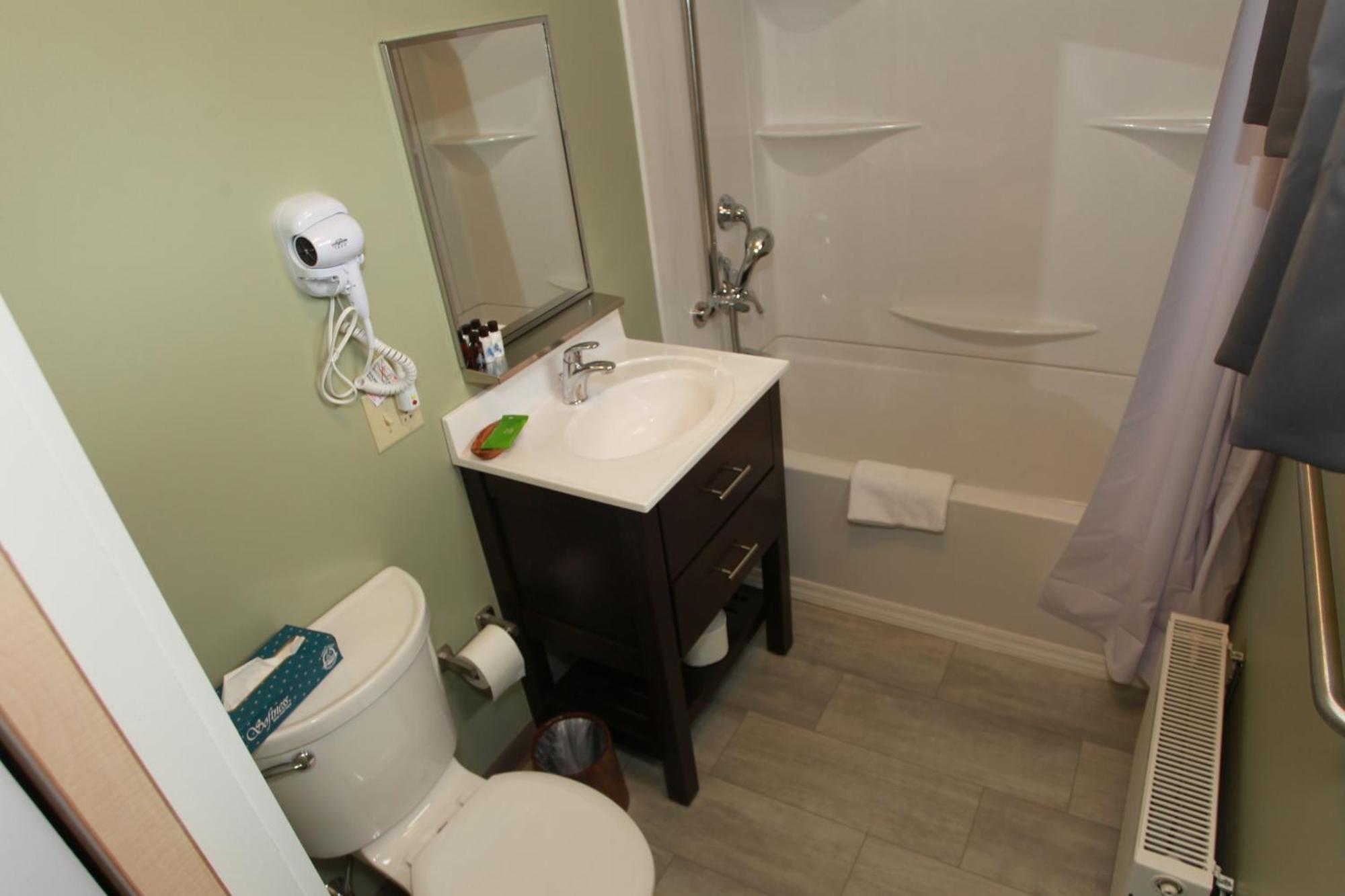 Wolastoq Inn And Suites Houlton Extérieur photo